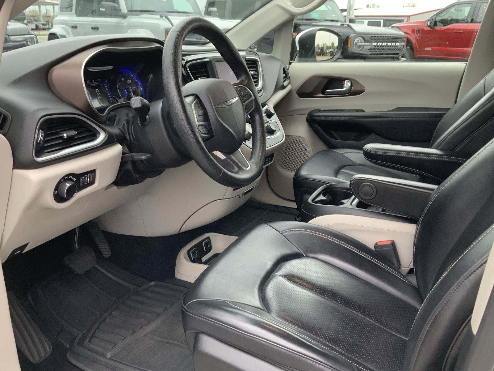 Used 2020 Chrysler Voyager Lxi FWD image 22