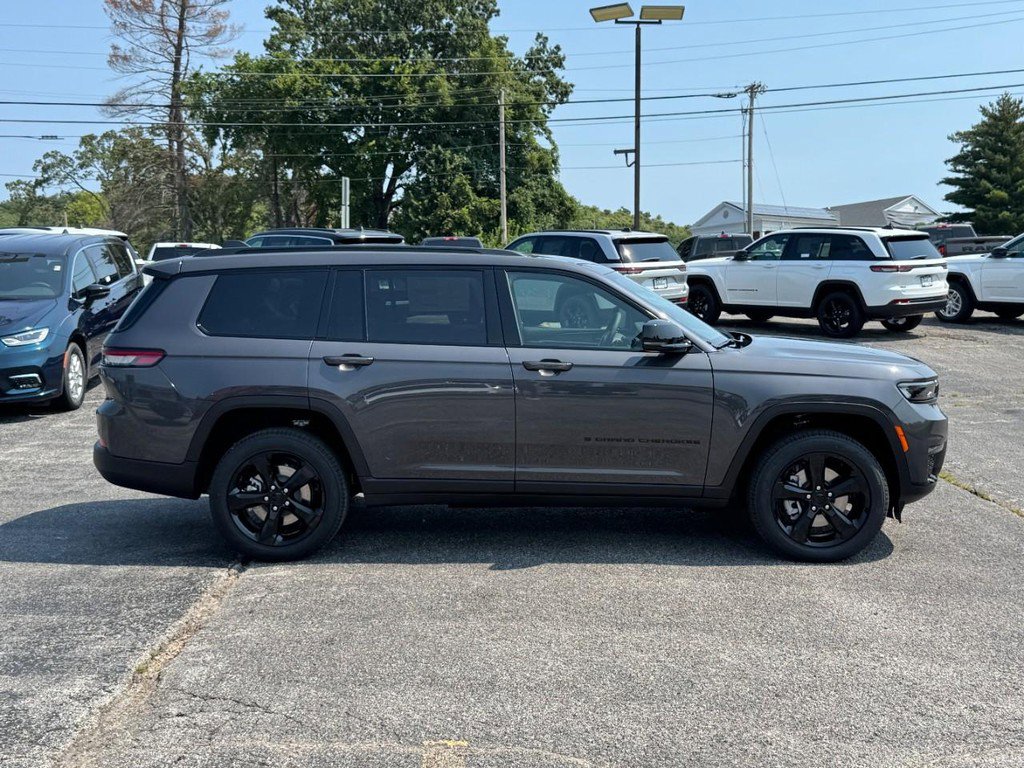 New 2025 Jeep Grand Cherokee L Limited image 2