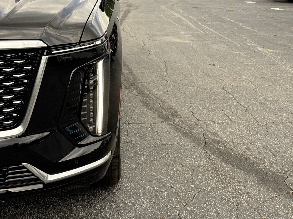 Used 2025 Cadillac Escalade Luxury w/ LPO, Floor Liner Package AWD/4WD image 10