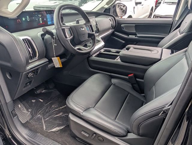 New 2026 Ford Expedition Platinum w/ Driver's Package AWD/4WD image 6