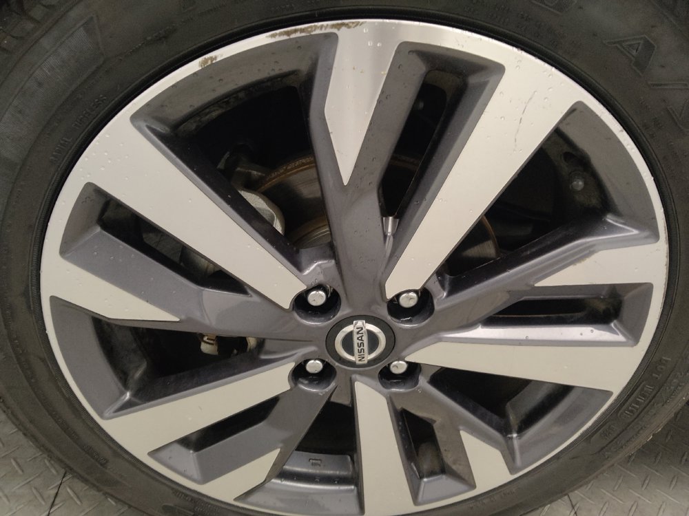 Used 2020 Nissan Versa SR FWD image 31