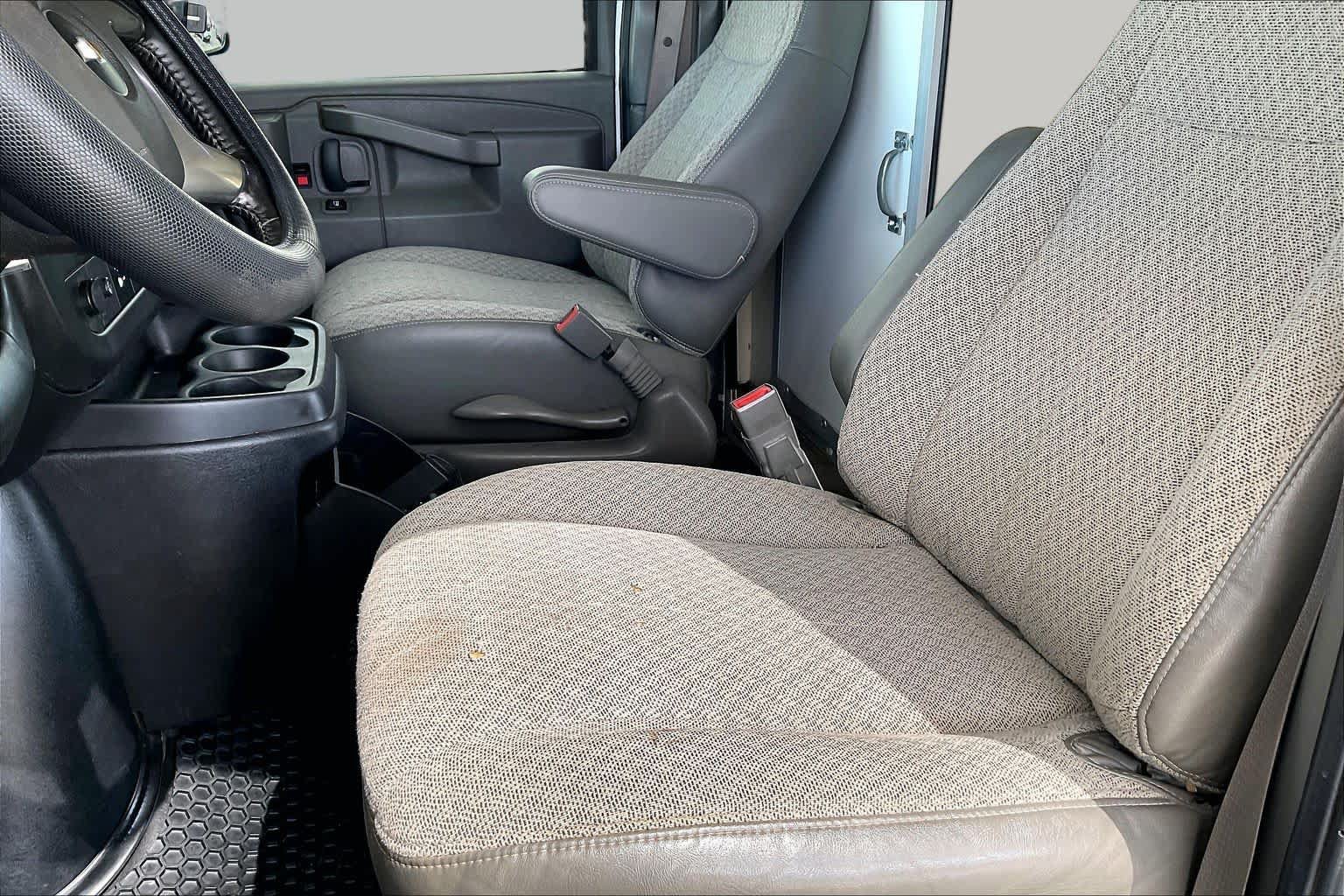 Used 2019 Chevrolet Express 3500 w/ Power Convenience Package RWD image 7