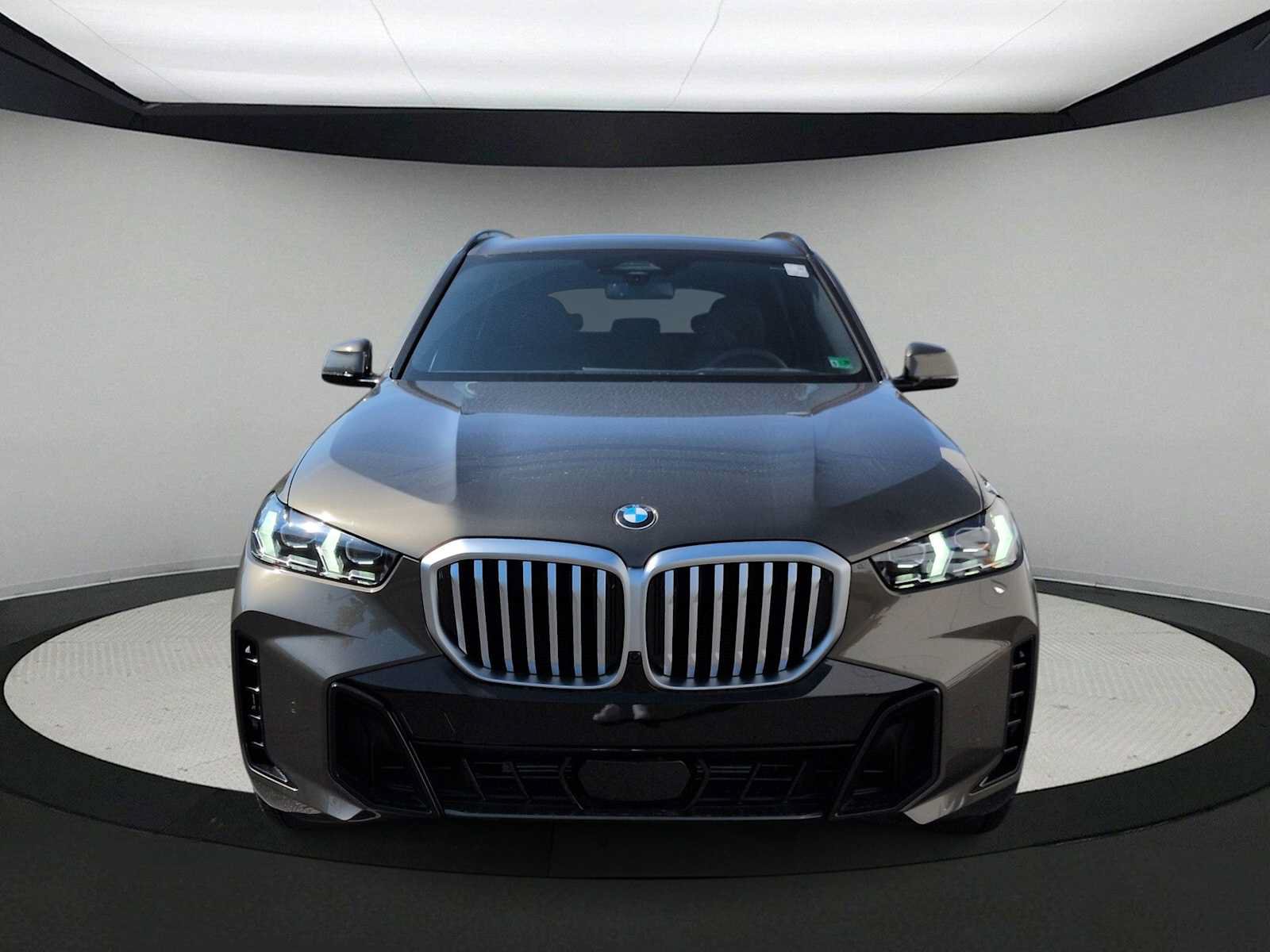Used 2026 BMW X5 xDrive40i w/ M Sport Package AWD/4WD image 3