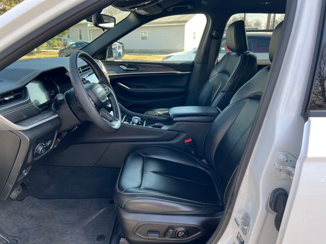 Used 2024 Jeep Grand Cherokee L Limited w/ Black Appearance Package image 4