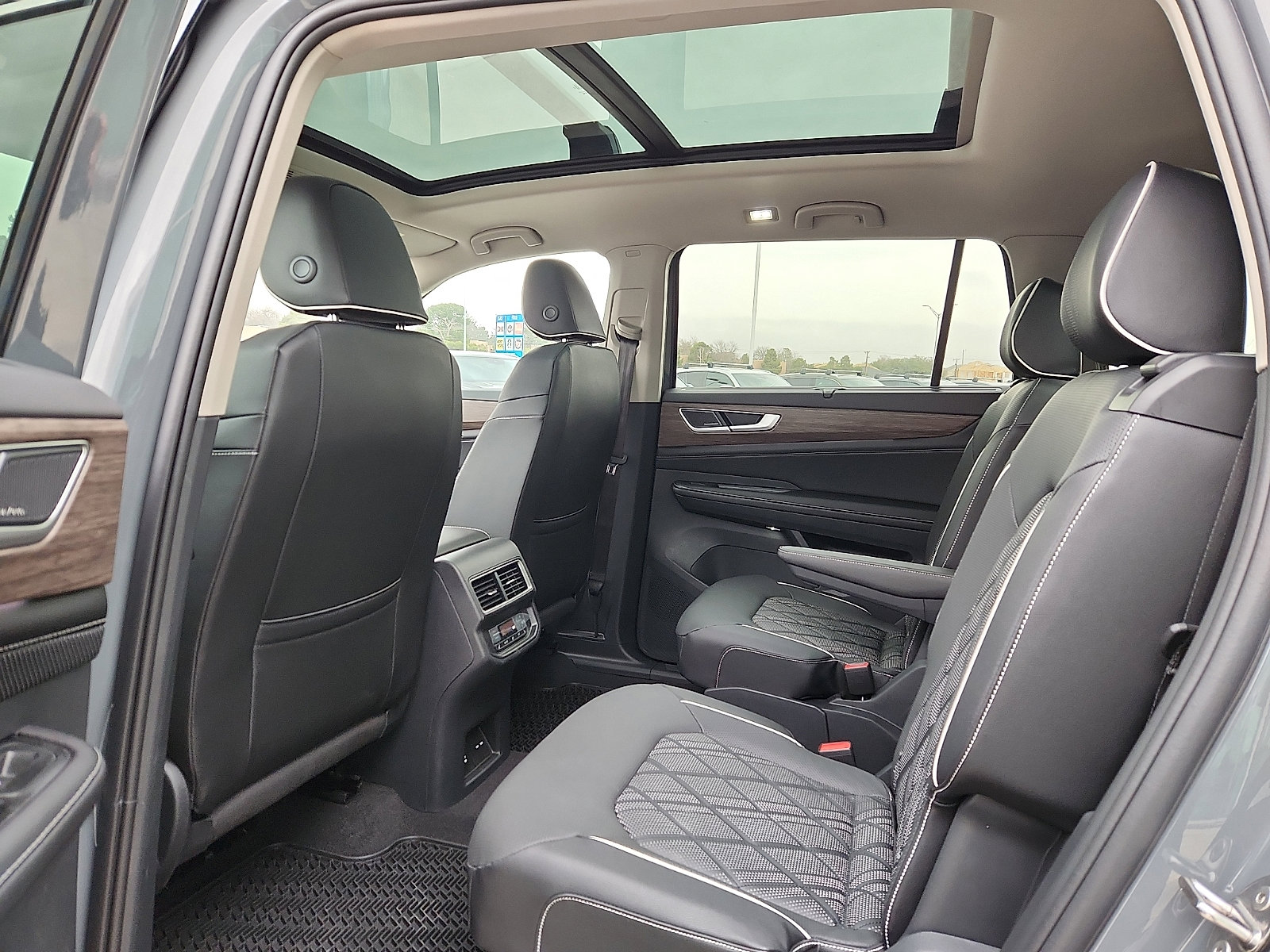 New 2026 Volkswagen Atlas SEL Premium R-Line image 13