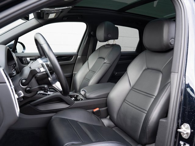 Certified 2023 Porsche Cayenne image 5