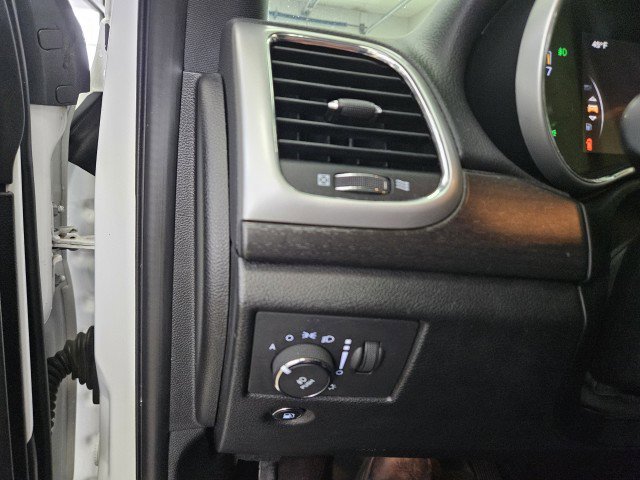 Used 2015 Jeep Grand Cherokee Altitude AWD/4WD image 29