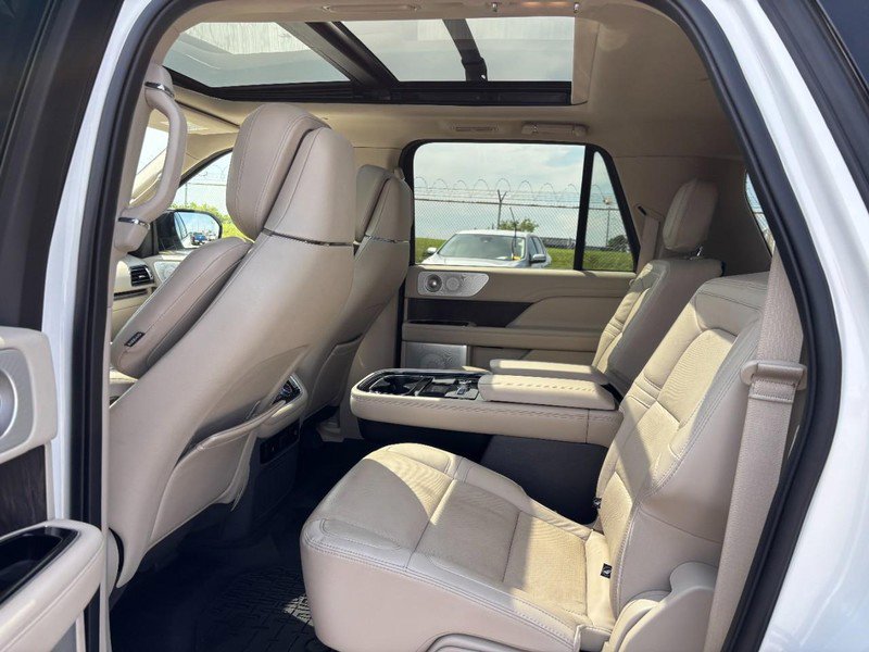 Used 2021 Lincoln Navigator L Reserve w/ Luxury Package AWD/4WD image 14