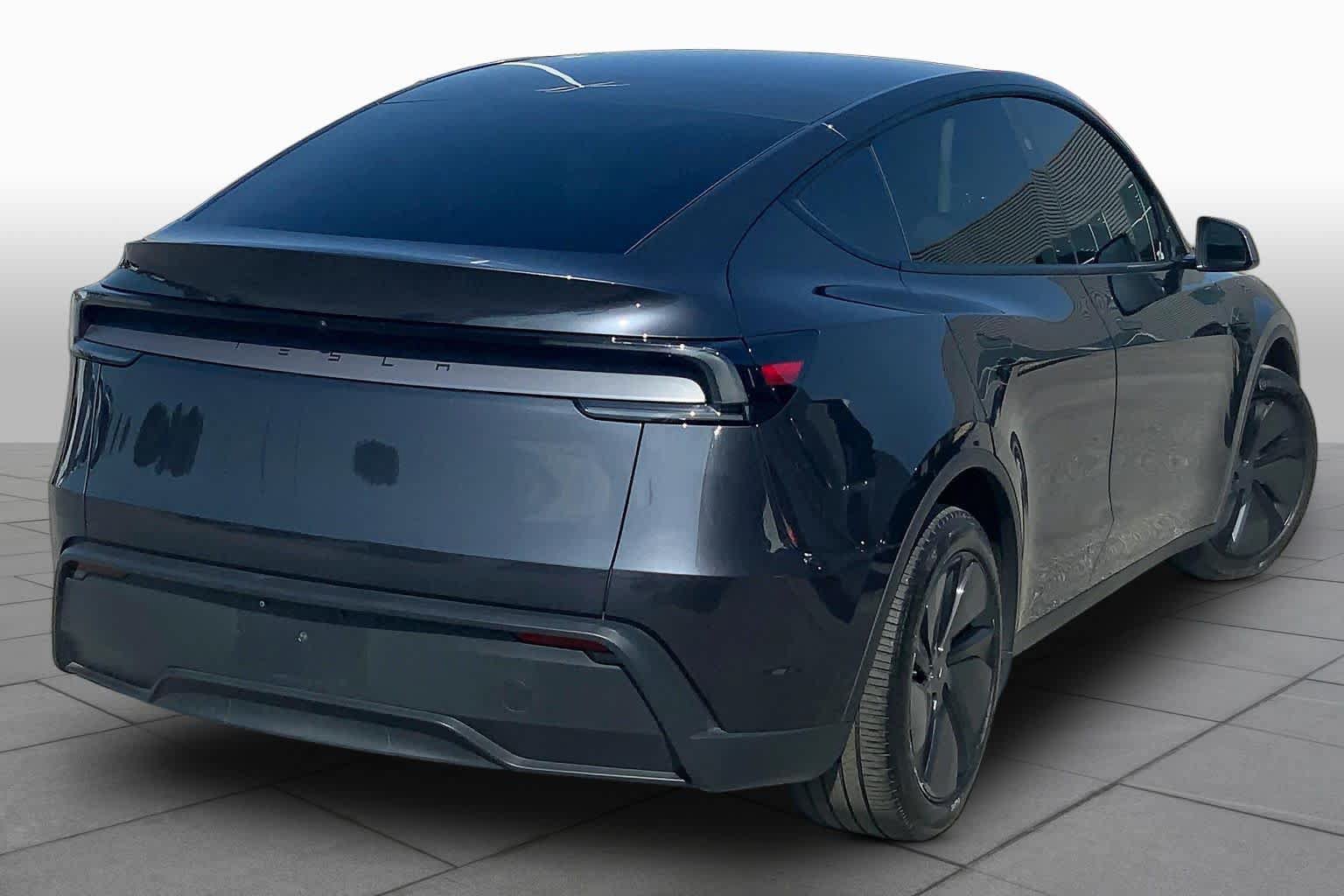 Used 2026 Tesla Model Y 2WD image 11