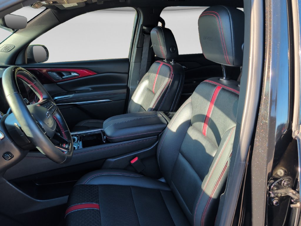 Used 2026 Chevrolet Traverse RS w/ LPO, Floor Liner Package FWD image 17