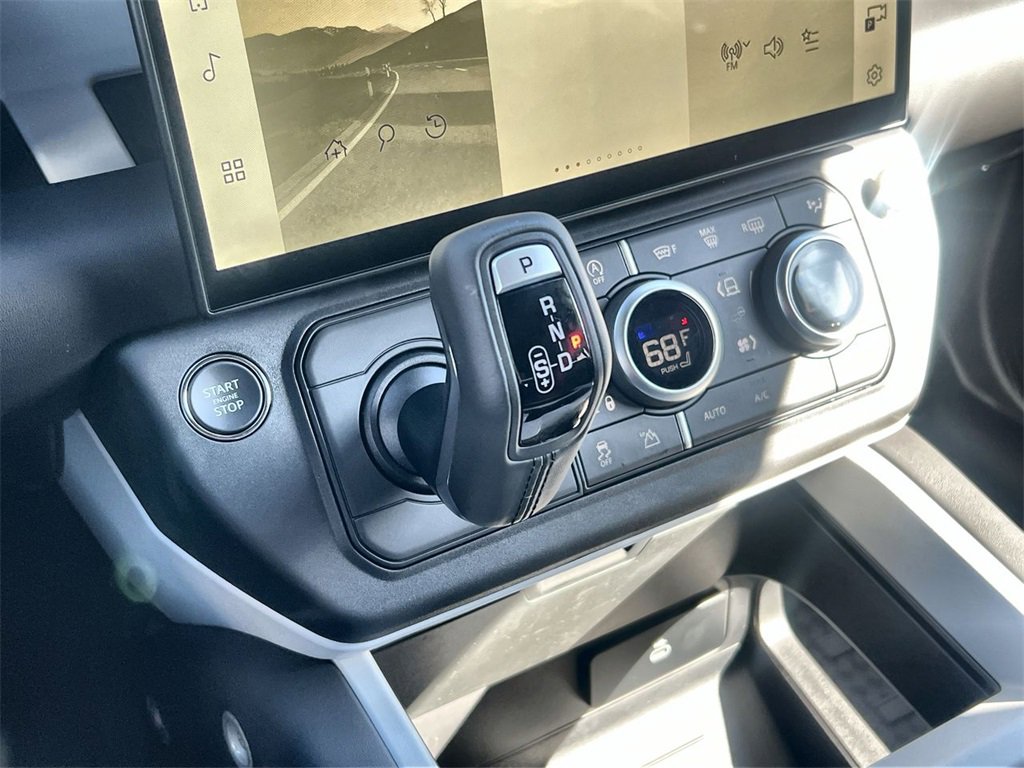 Used 2026 Land Rover Defender 130 X-Dynamic SE image 28