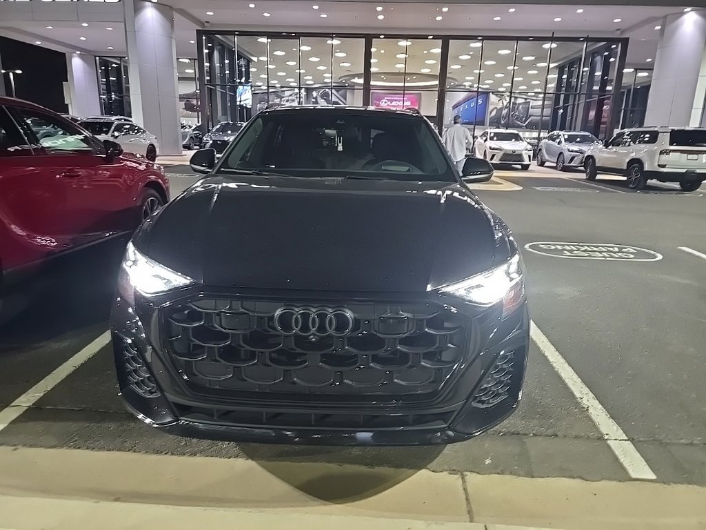 Used 2024 Audi Q8 Prestige AWD/4WD image 2