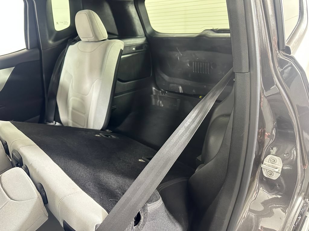 Used 2019 Jeep Renegade Latitude w/ UConnect 8.4 Nav Group FWD image 21