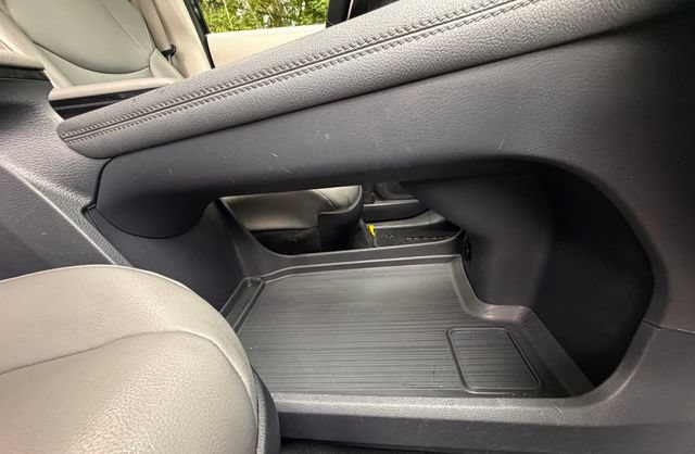 Used 2022 Toyota Sienna XLE FWD image 27