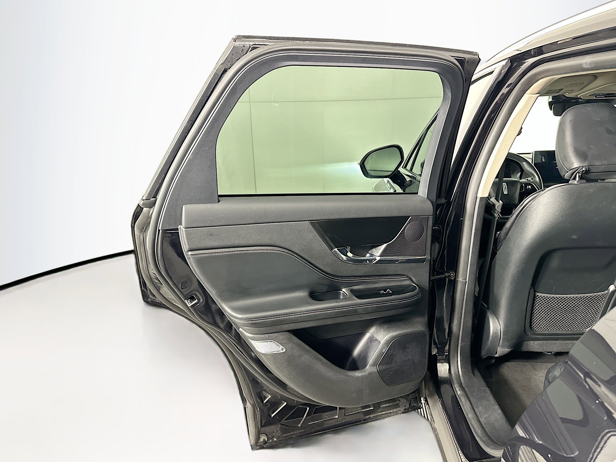 Used 2024 Lincoln Corsair Reserve w/ Equipment Group 201A image 27