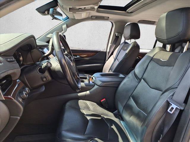 Used 2020 Cadillac Escalade Luxury w/ Escalade Sport Edition AWD/4WD image 12