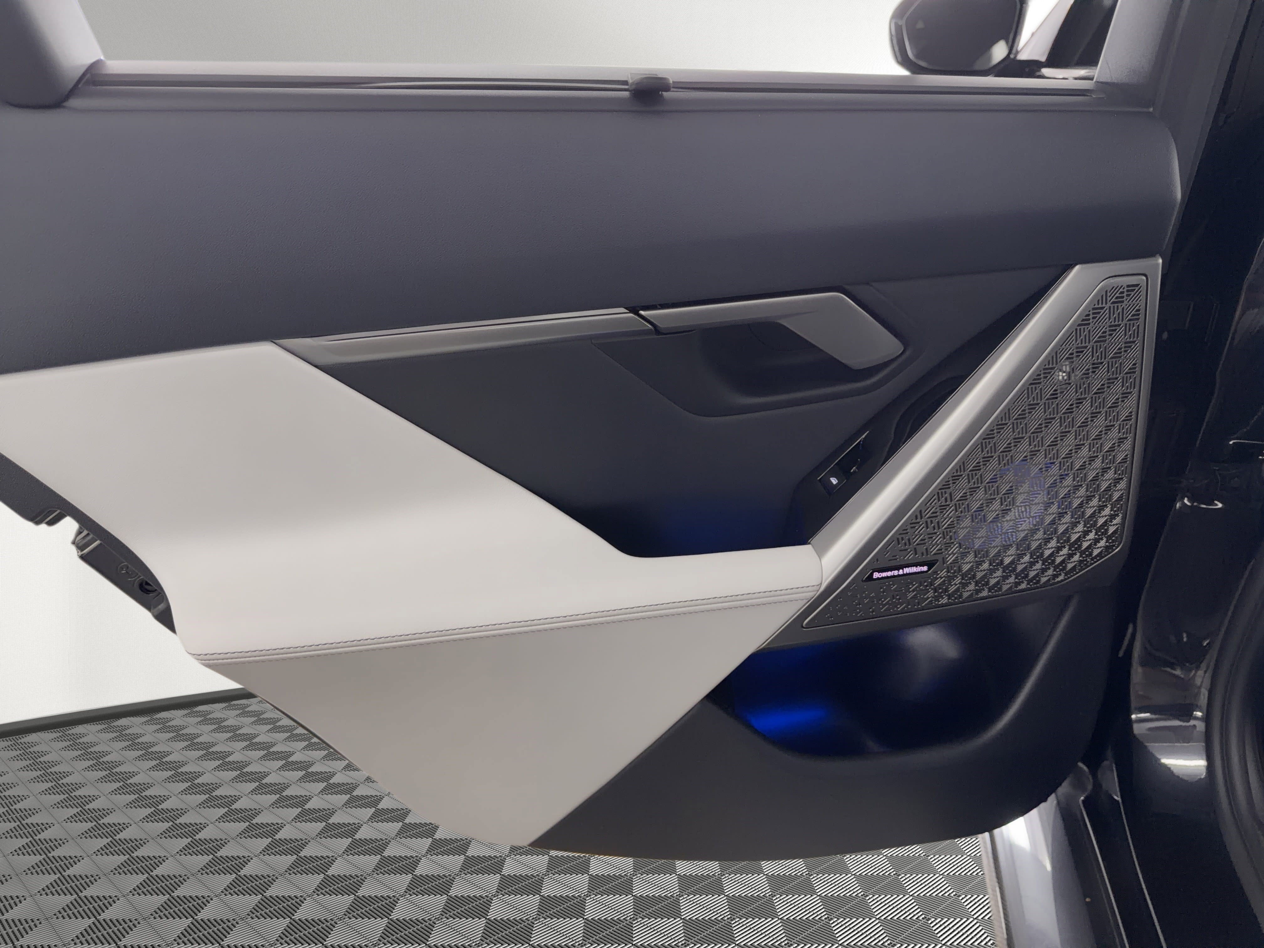 Used 2026 BMW M5 w/ Executive Package image 17