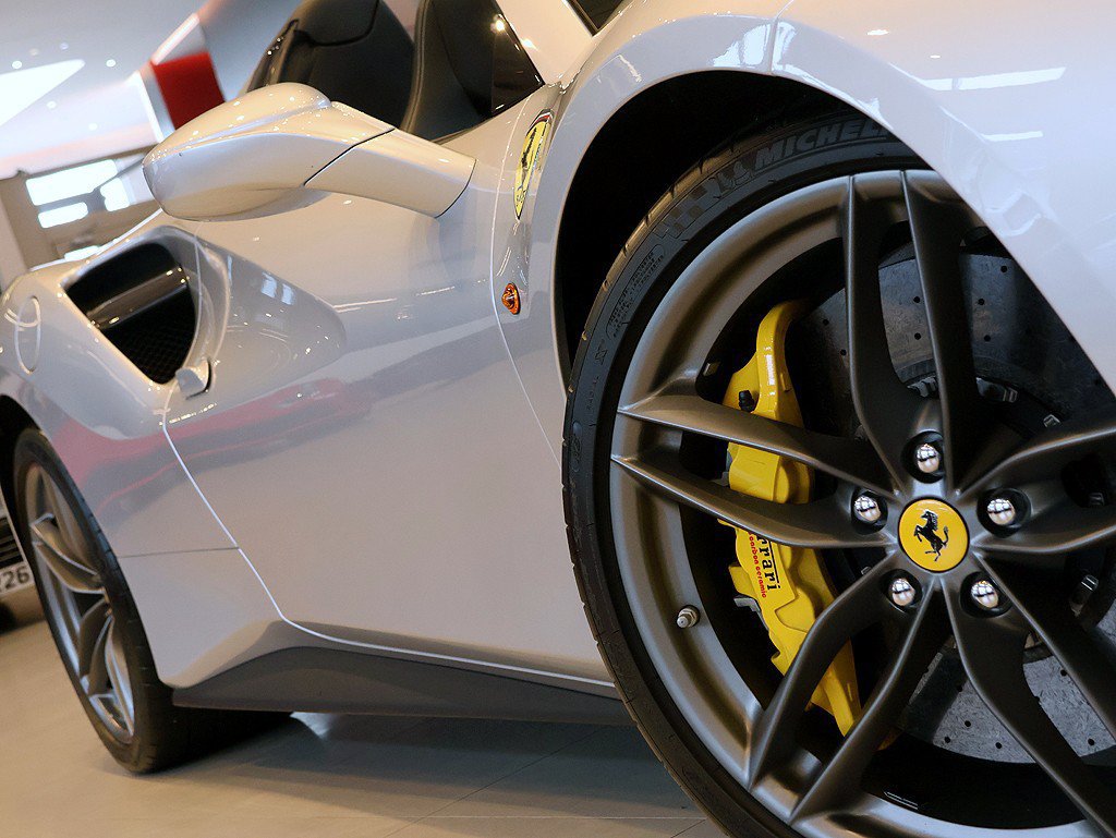 Certified 2018 Ferrari 488 Spider RWD image 11
