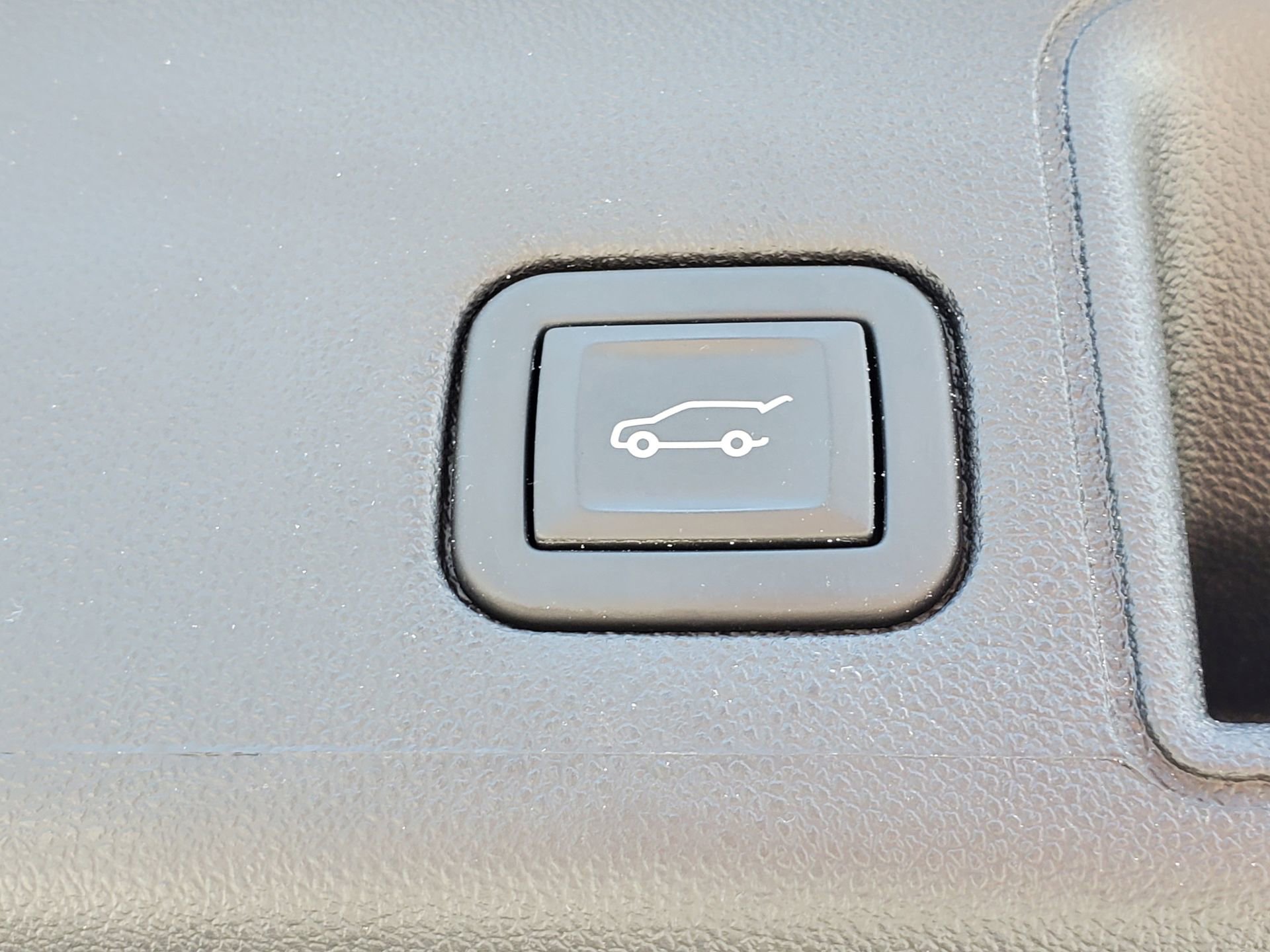 Used 2024 GMC Terrain SLT w/ LPO, Floor Liner Package AWD/4WD image 10