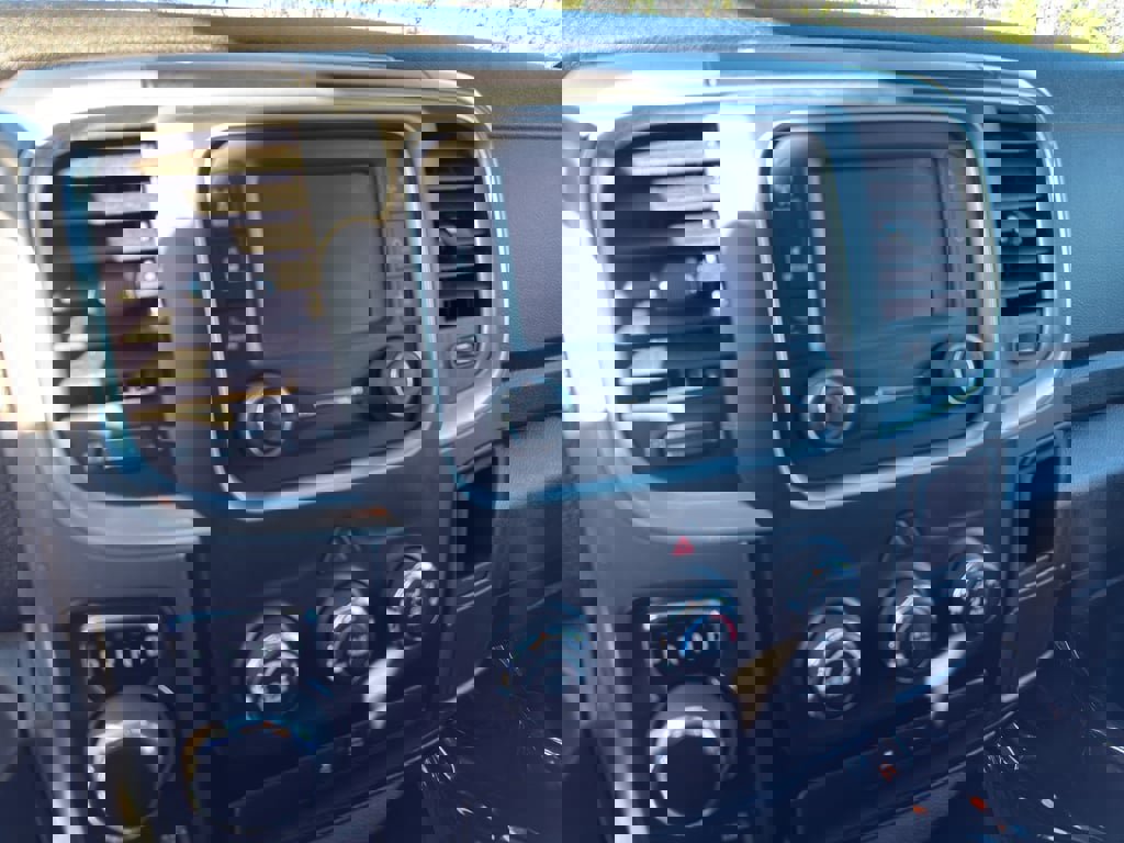 Used 2021 RAM 1500 Classic SLT image 14