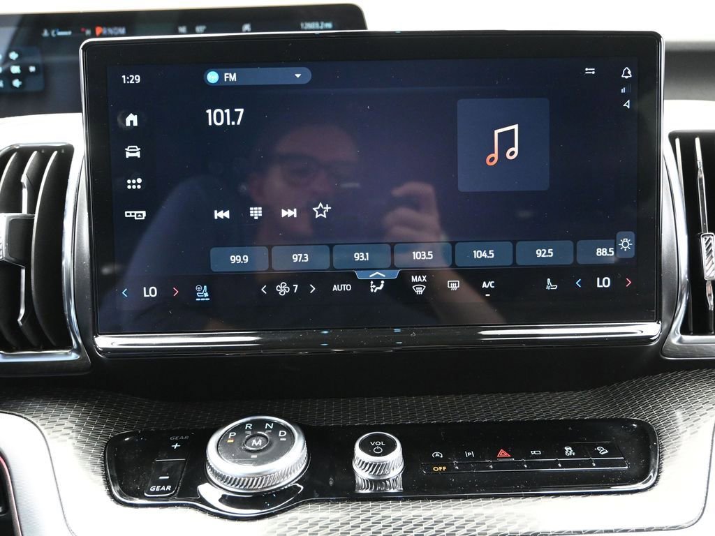 Used 2025 Ford Expedition Max Platinum w/ Stealth Appearance Package image 27