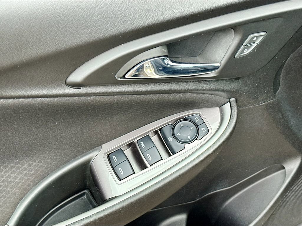 Used 2022 Chevrolet Malibu LT image 17