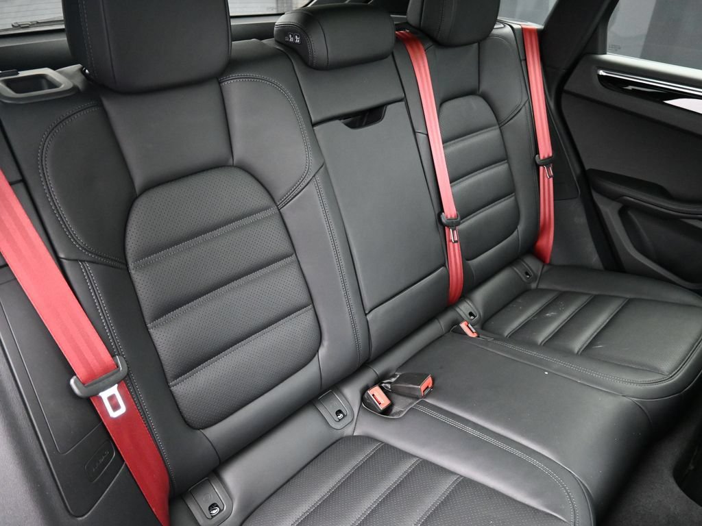 Certified 2025 Porsche Macan AWD/4WD image 29