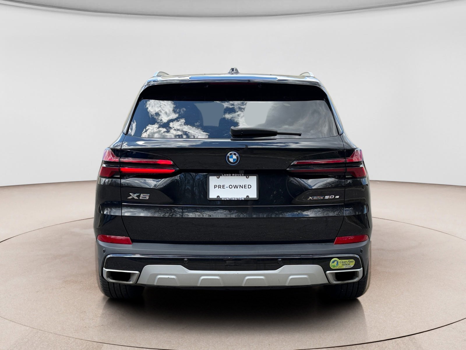 Used 2024 BMW X5 xDrive50e w/ Premium Package image 4