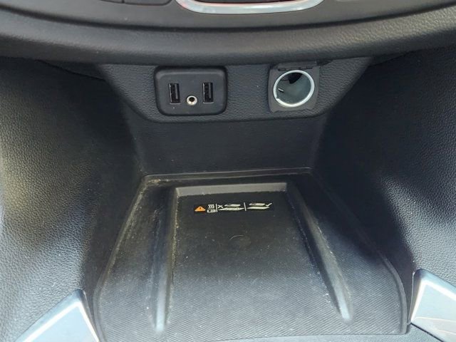 Used 2023 Chevrolet Traverse LT image 23