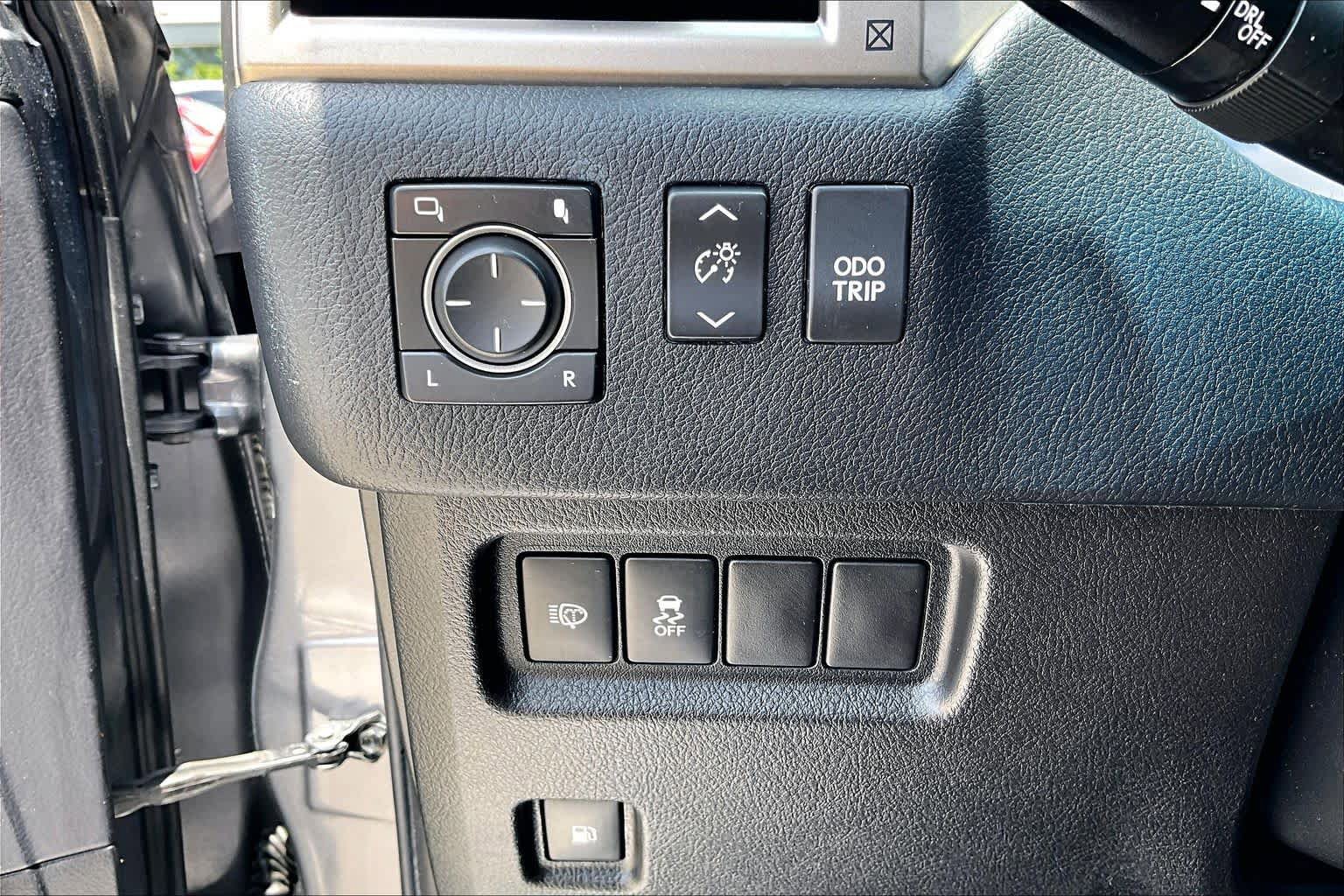 Used 2015 Lexus GX 460 w/ Premium Package AWD/4WD image 33
