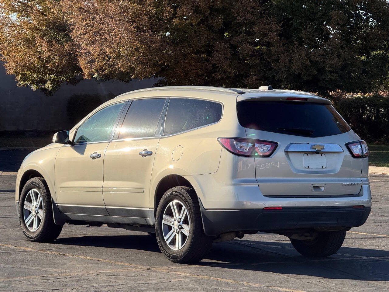 Used 2016 Chevrolet Traverse LT FWD image 3