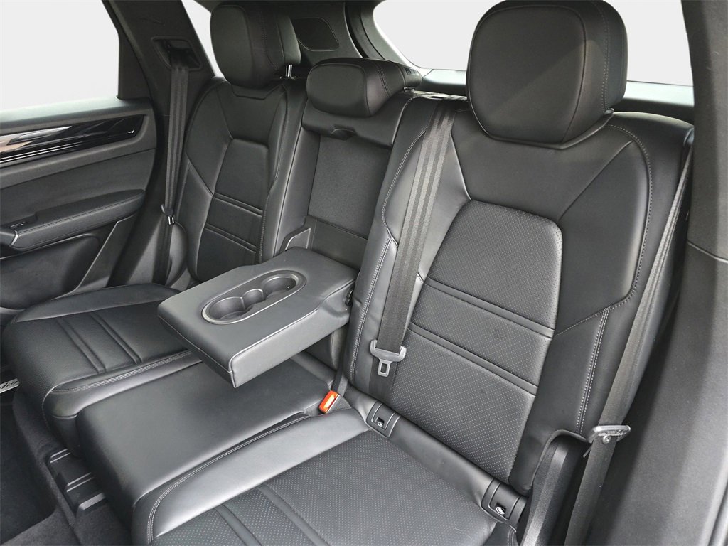 Used 2022 Porsche Cayenne image 18