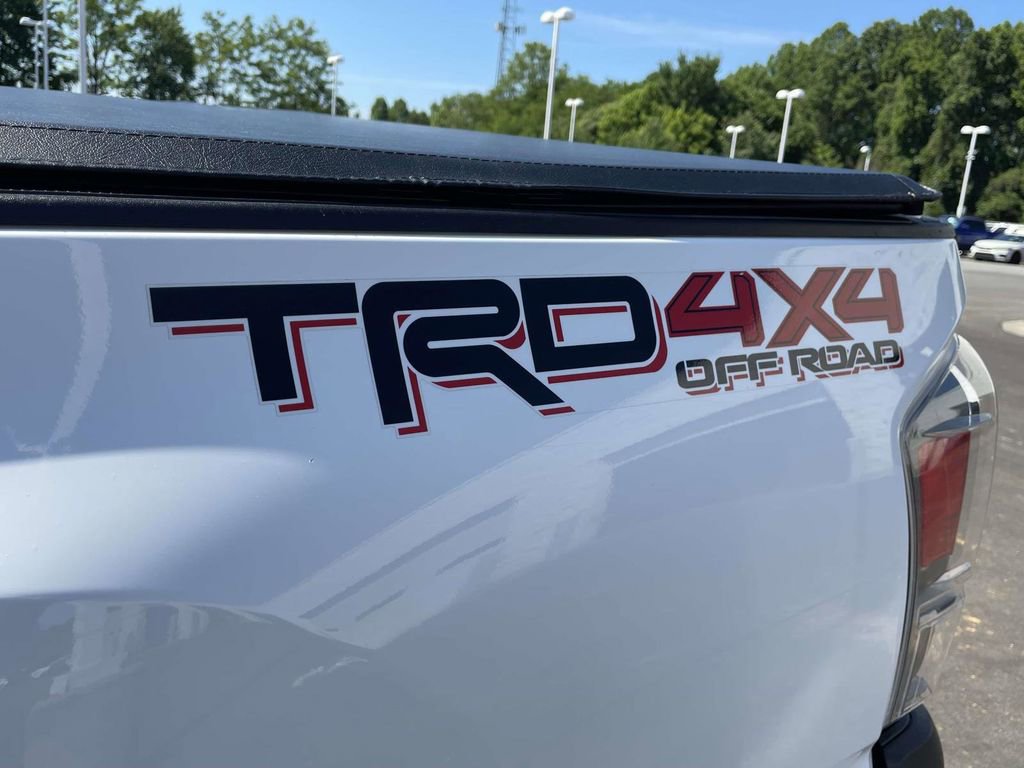 Used 2022 Toyota Tacoma TRD Off-Road AWD/4WD image 12