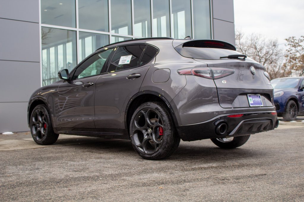 New 2025 Alfa Romeo Stelvio Sprint image 8
