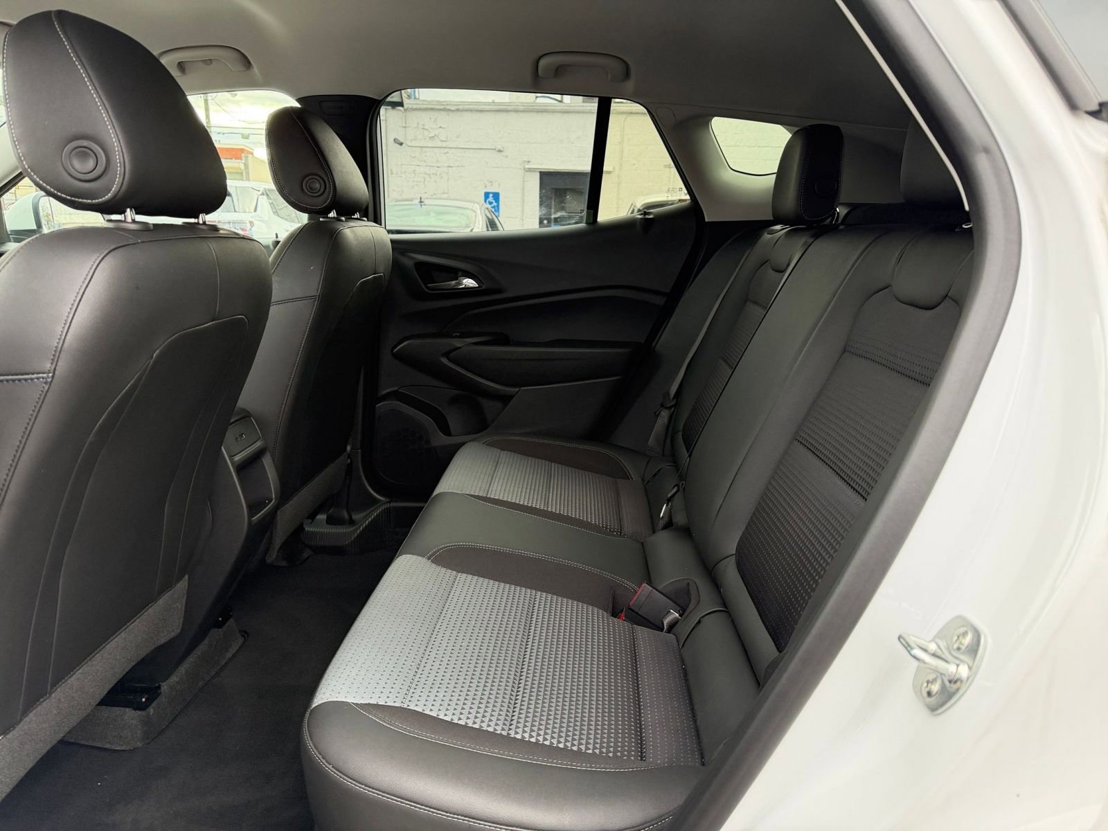 Used 2025 Chevrolet Trax LT image 23