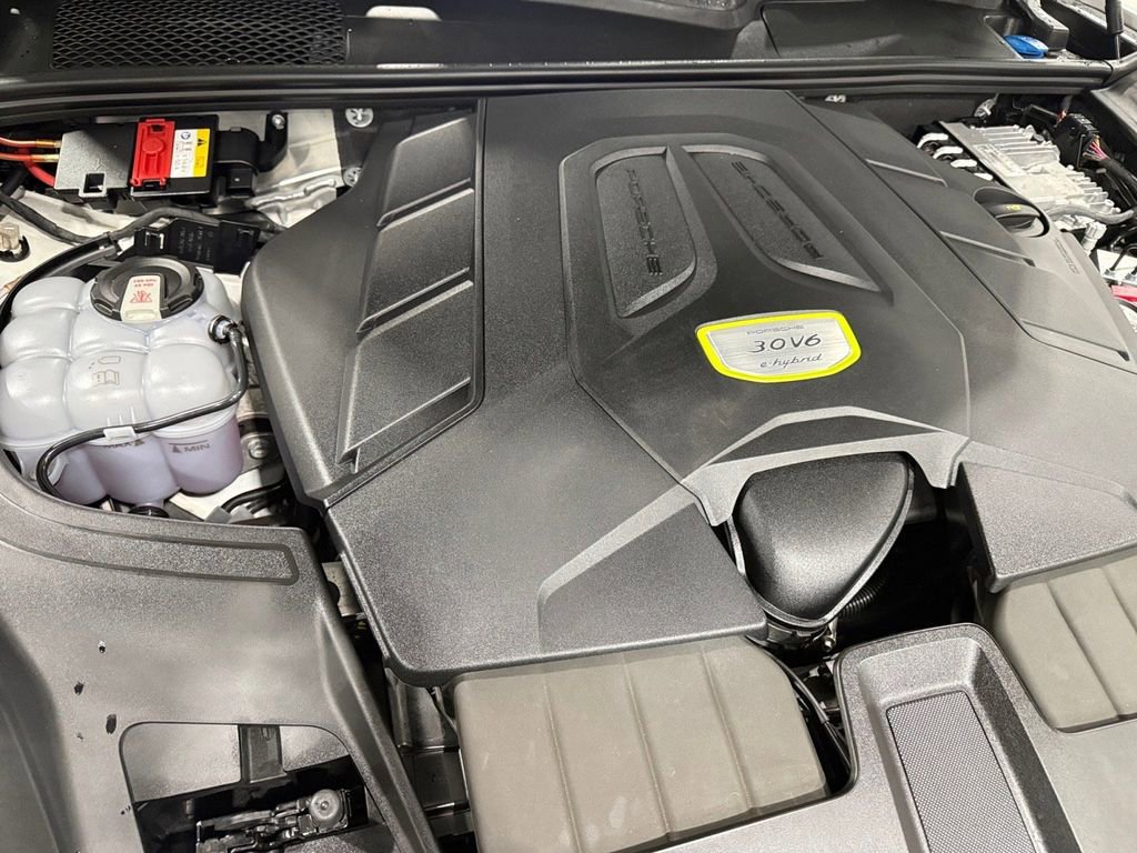 Used 2022 Porsche Cayenne Platinum Edition image 44