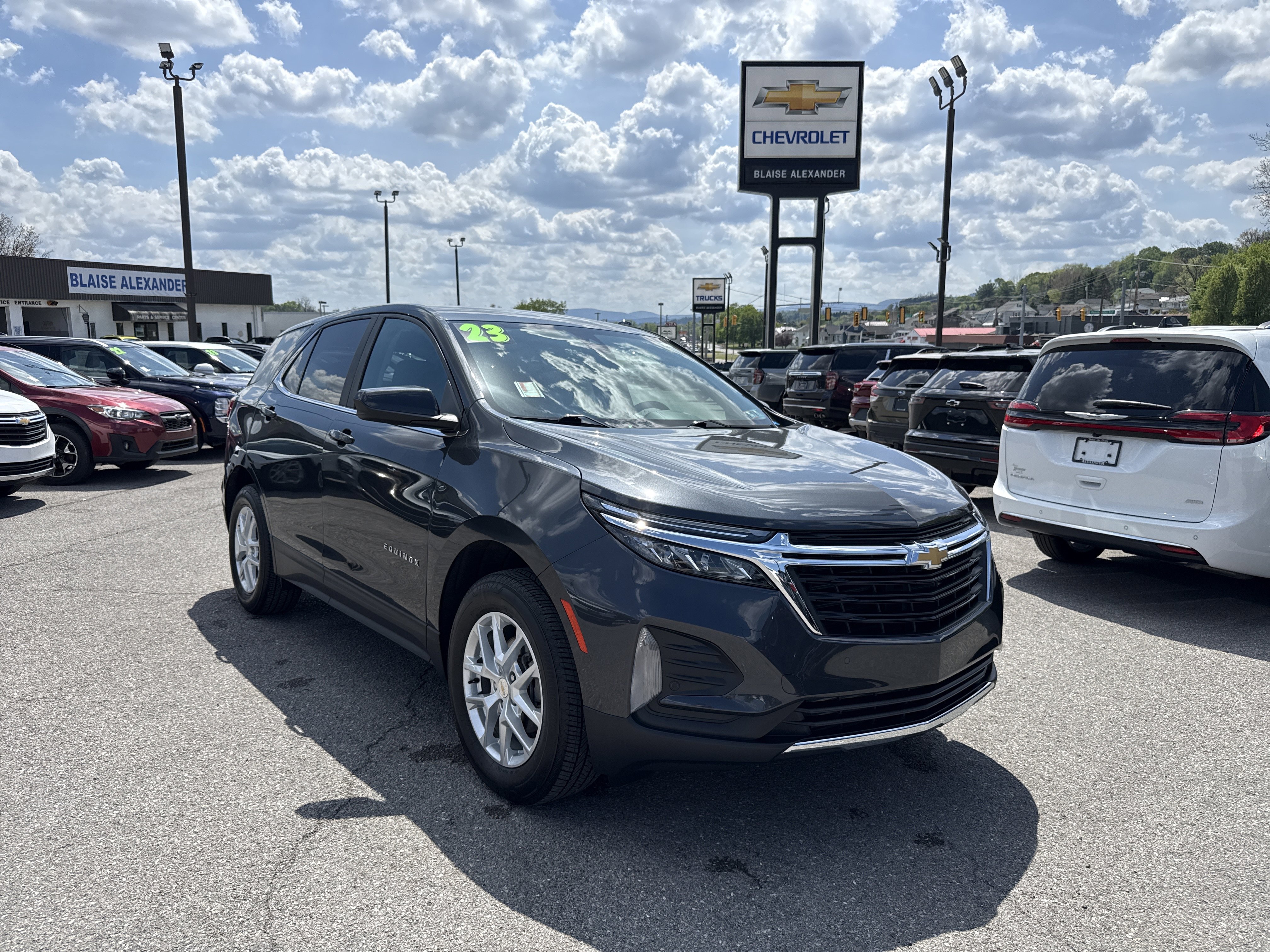 Used 2023 Chevrolet Equinox LT AWD/4WD image 1