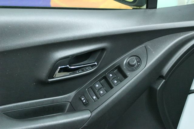 Used 2020 Chevrolet Trax LS FWD image 12