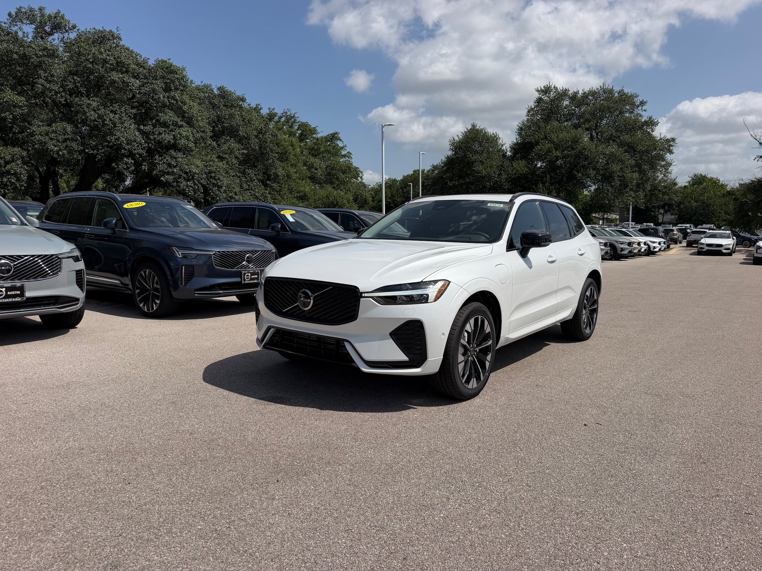 New 2026 Volvo XC60 T8 Plus w/ Climate Package AWD/4WD image 2