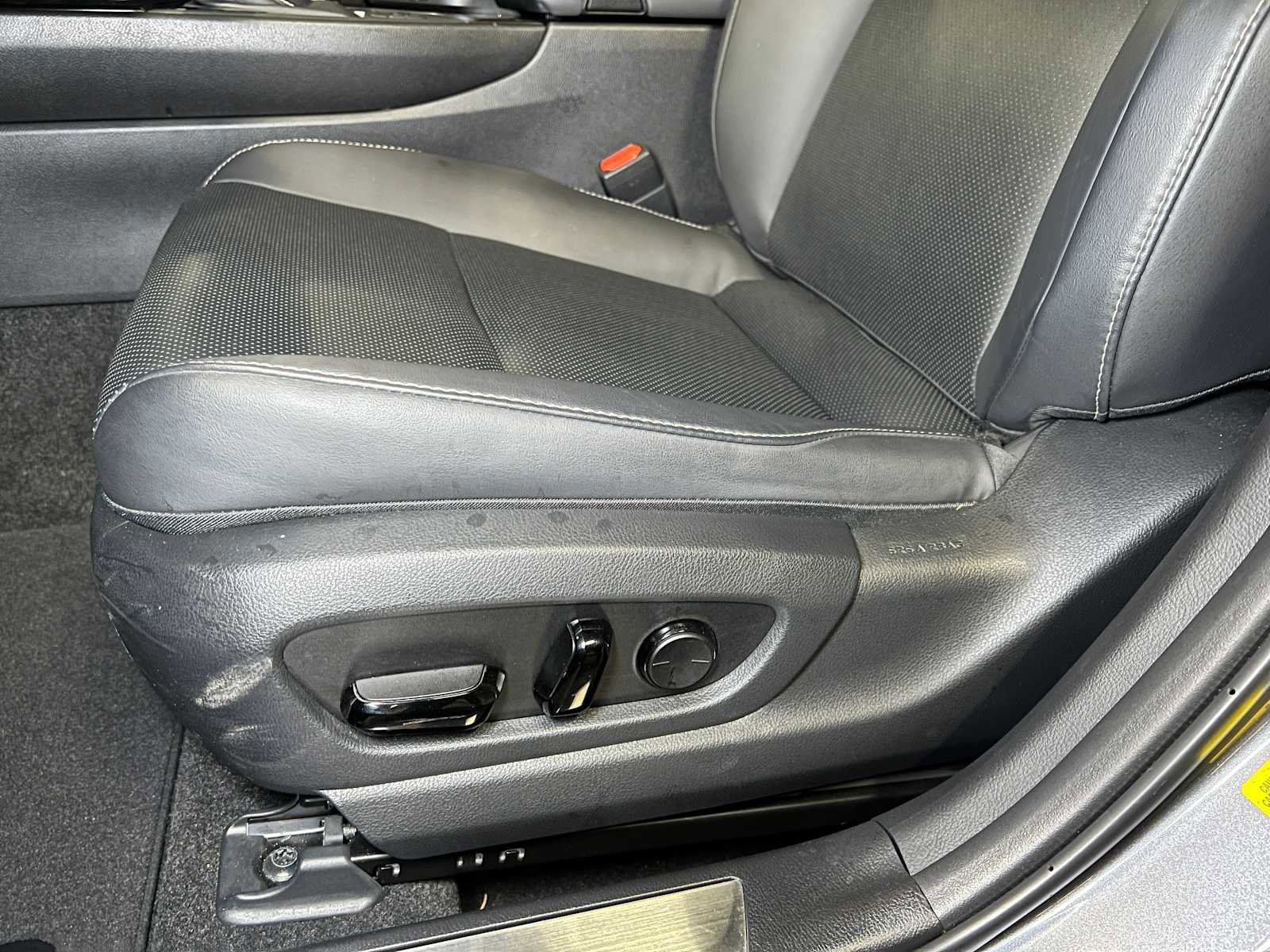 Used 2021 Lexus UX 250h w/ Premium Package image 24