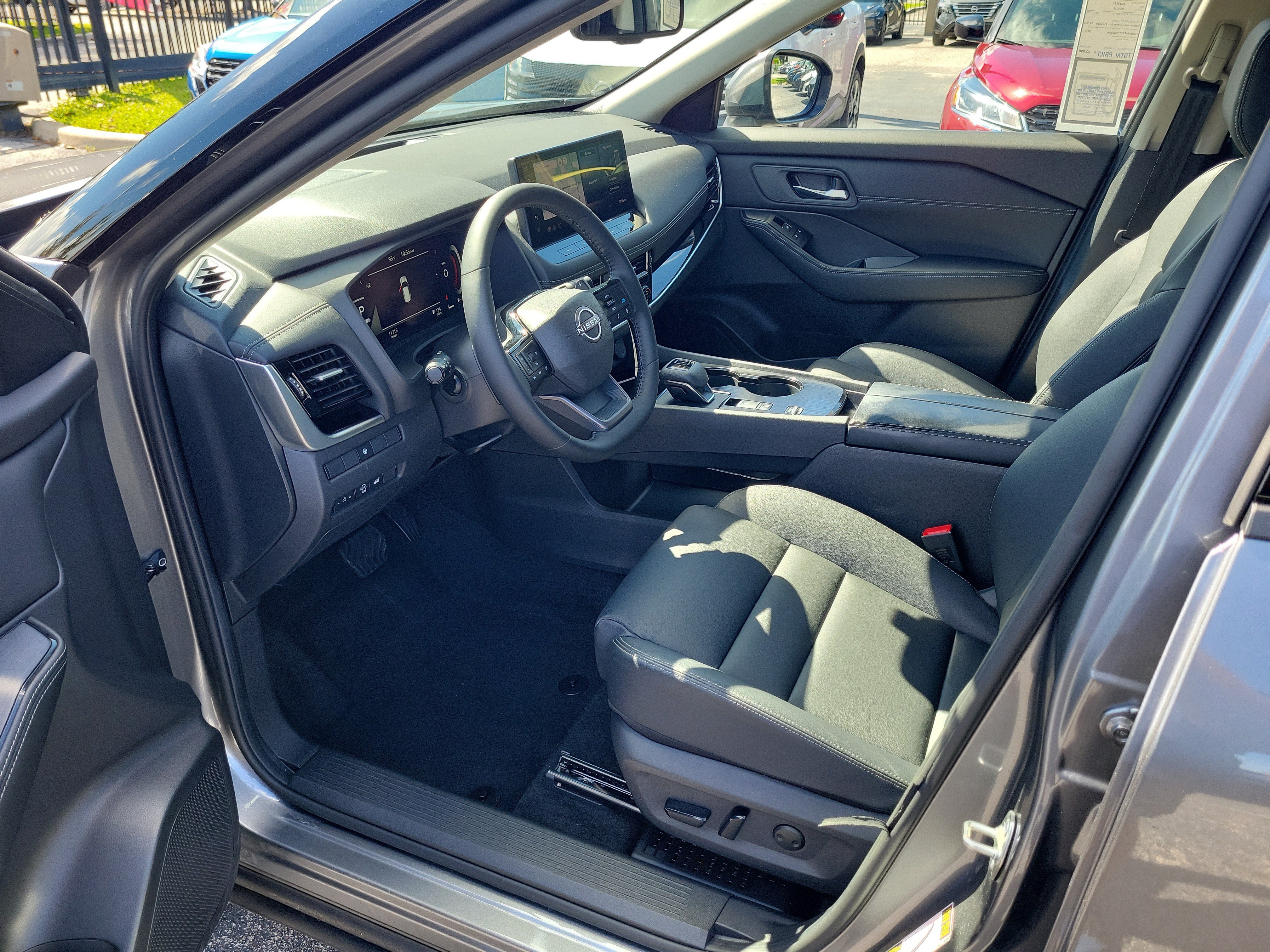 Certified 2025 Nissan Rogue SL FWD image 12