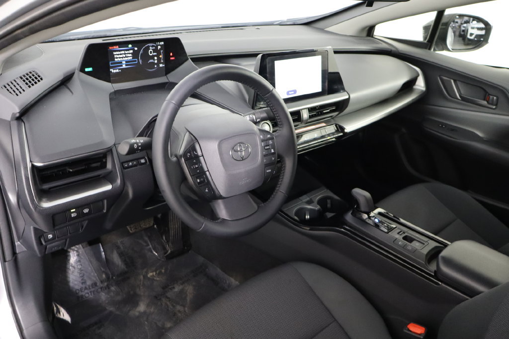 Used 2026 Toyota Prius LE FWD image 24