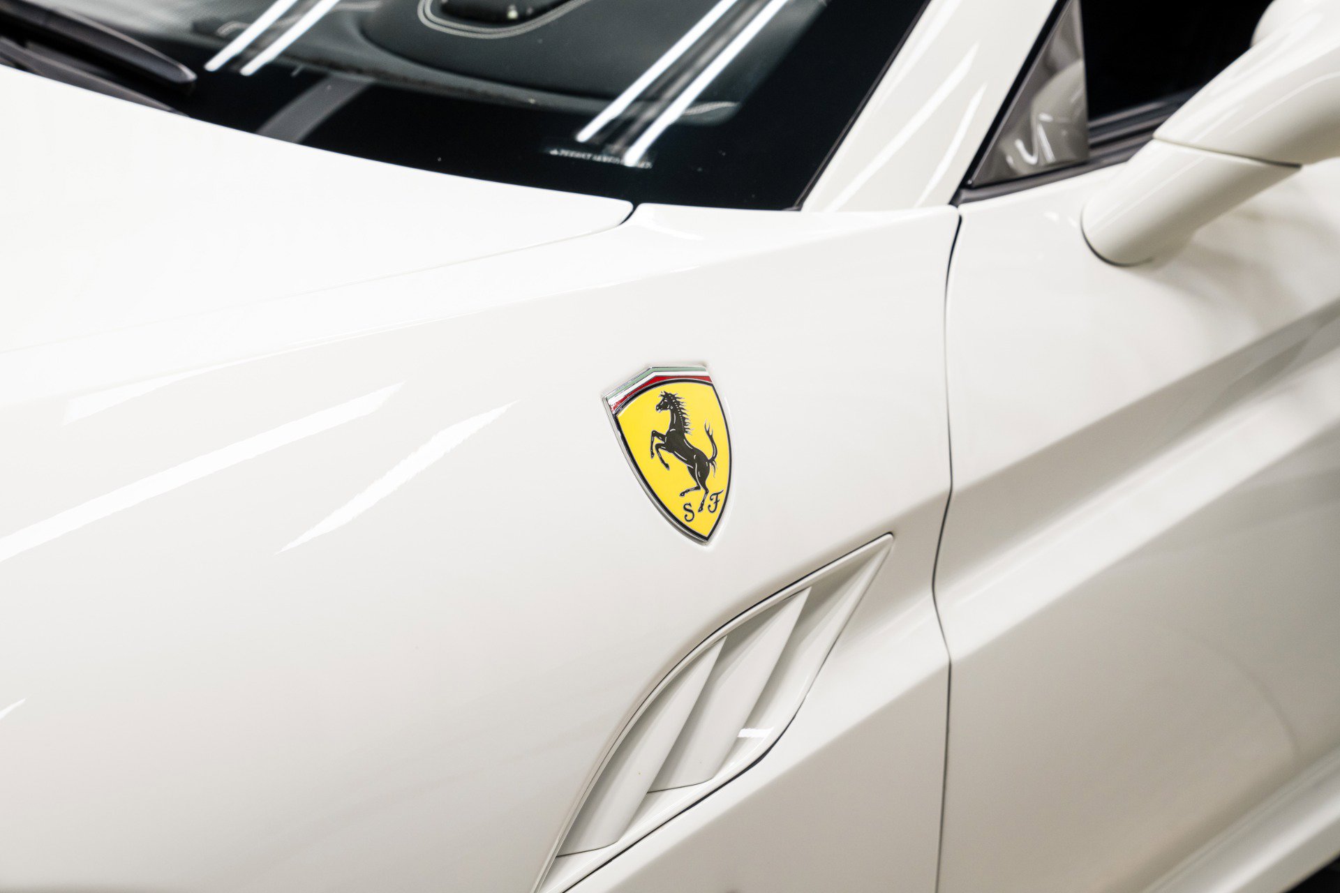 Used 2014 Ferrari California image 33