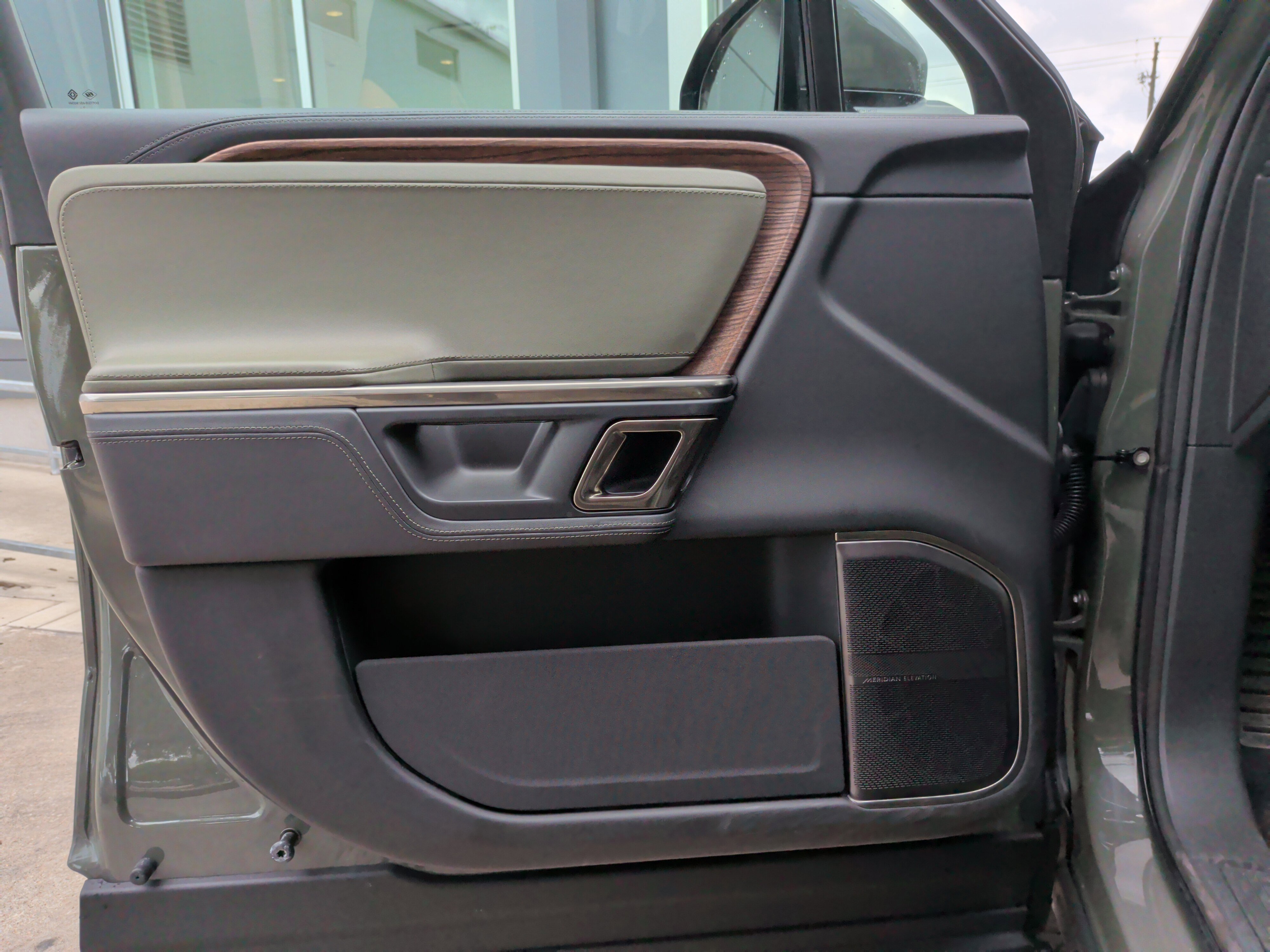 Used 2023 Rivian R1T Launch Edition image 14