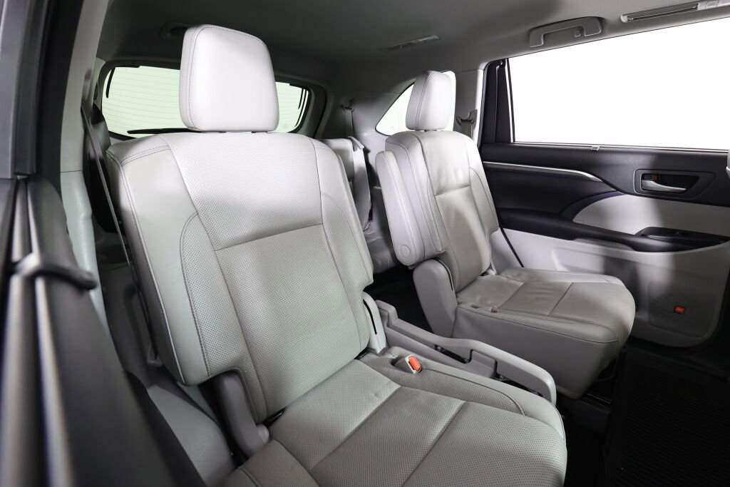 Used 2017 Toyota Highlander Limited image 22