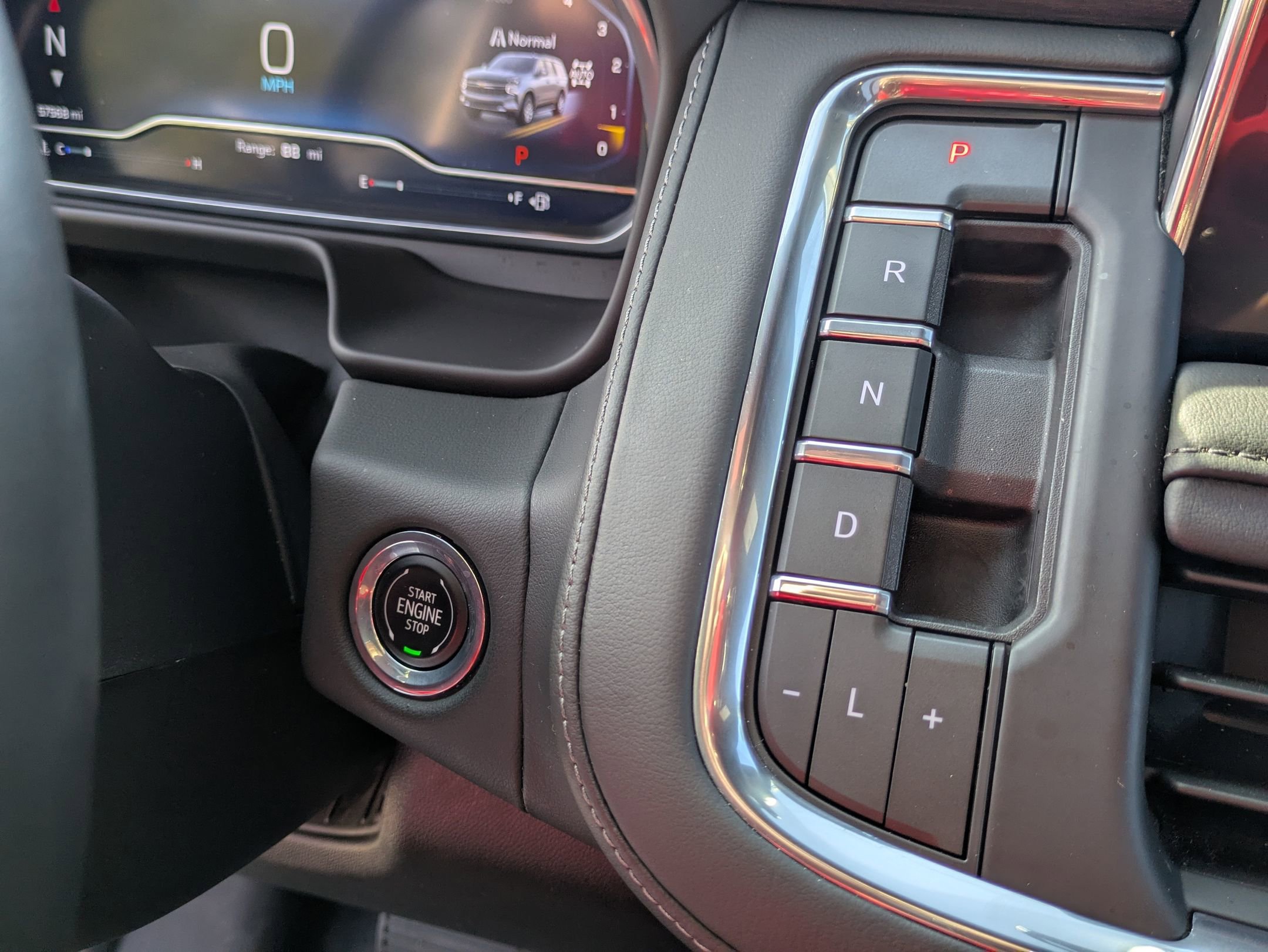 Used 2023 Chevrolet Tahoe Z71 w/ Luxury Package AWD/4WD image 26