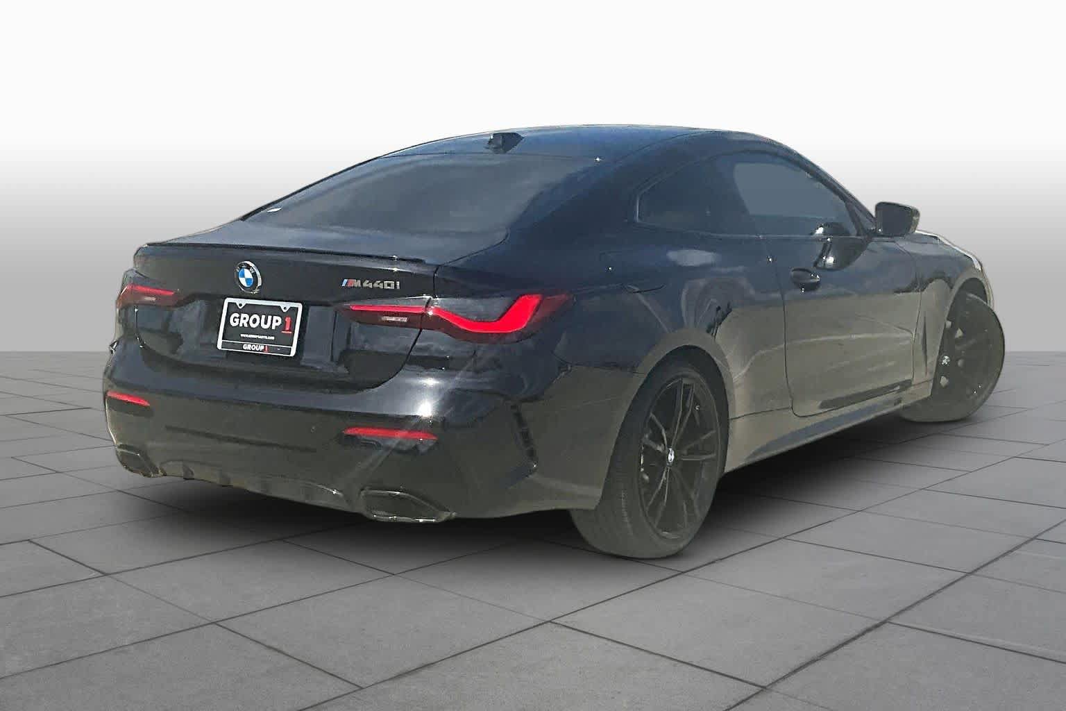 Used 2024 BMW M440i Coupe RWD image 11