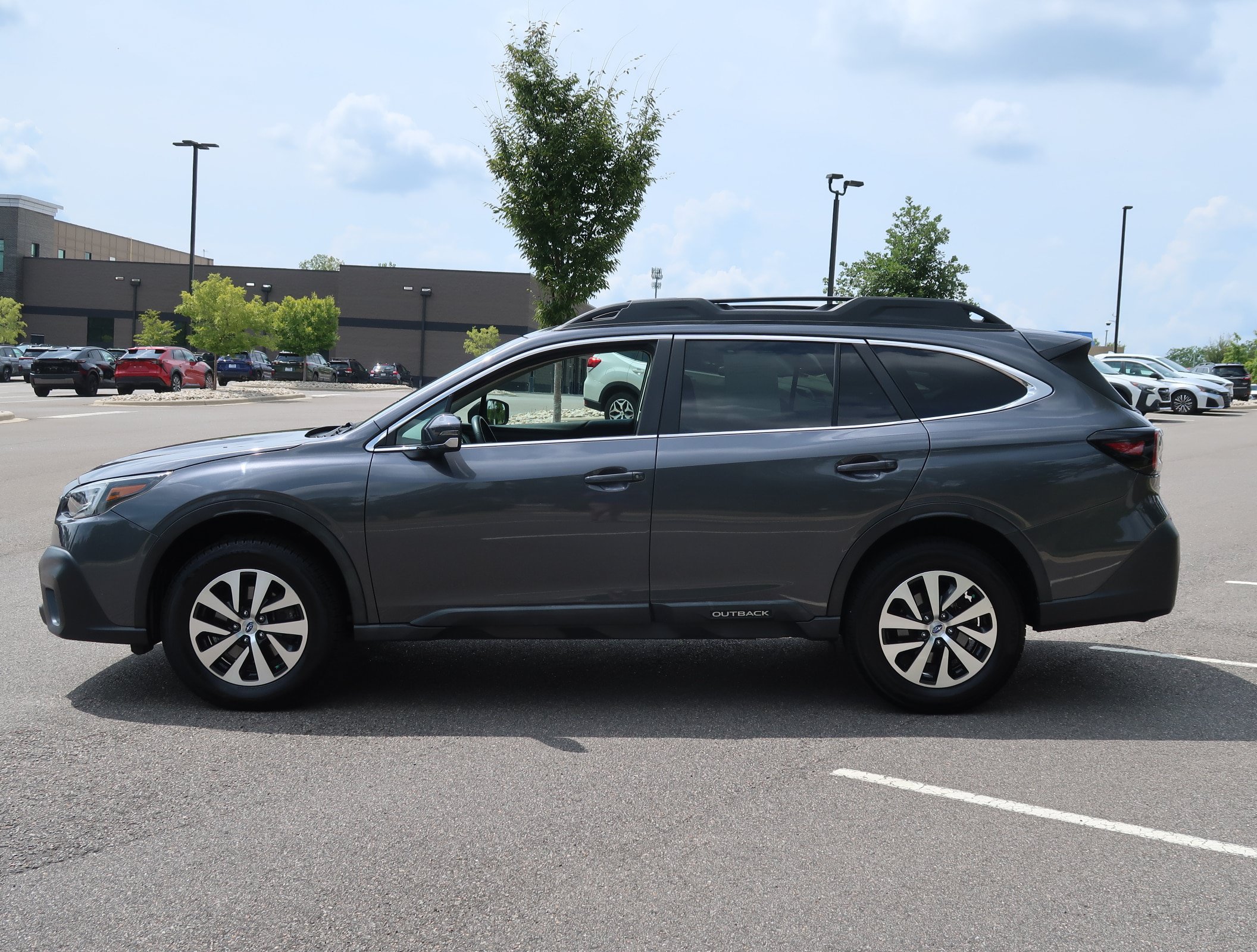 Used 2021 Subaru Outback Premium AWD/4WD image 5