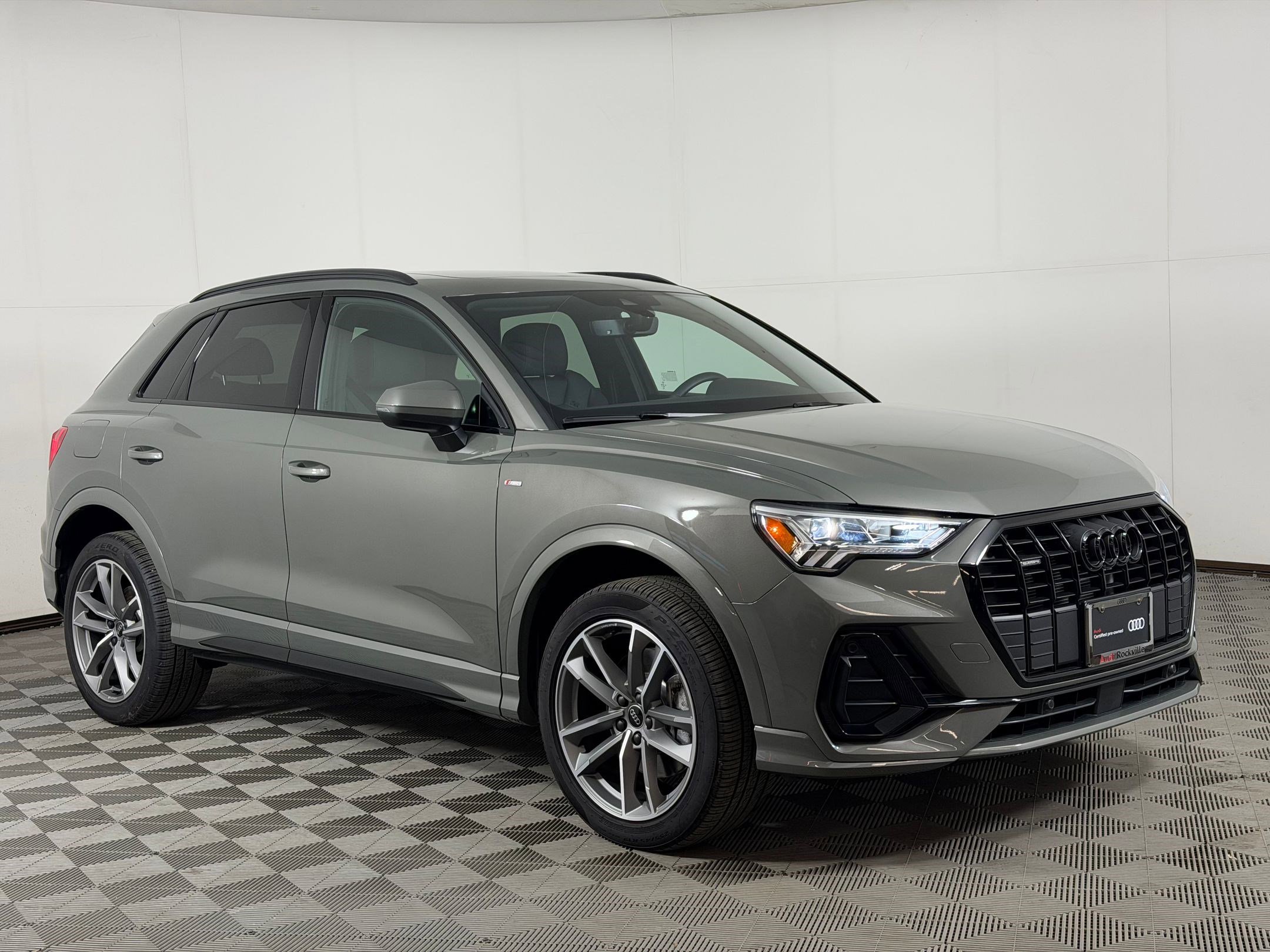 Certified 2025 Audi Q3 2.0T Premium w/ Convenience Package image 7