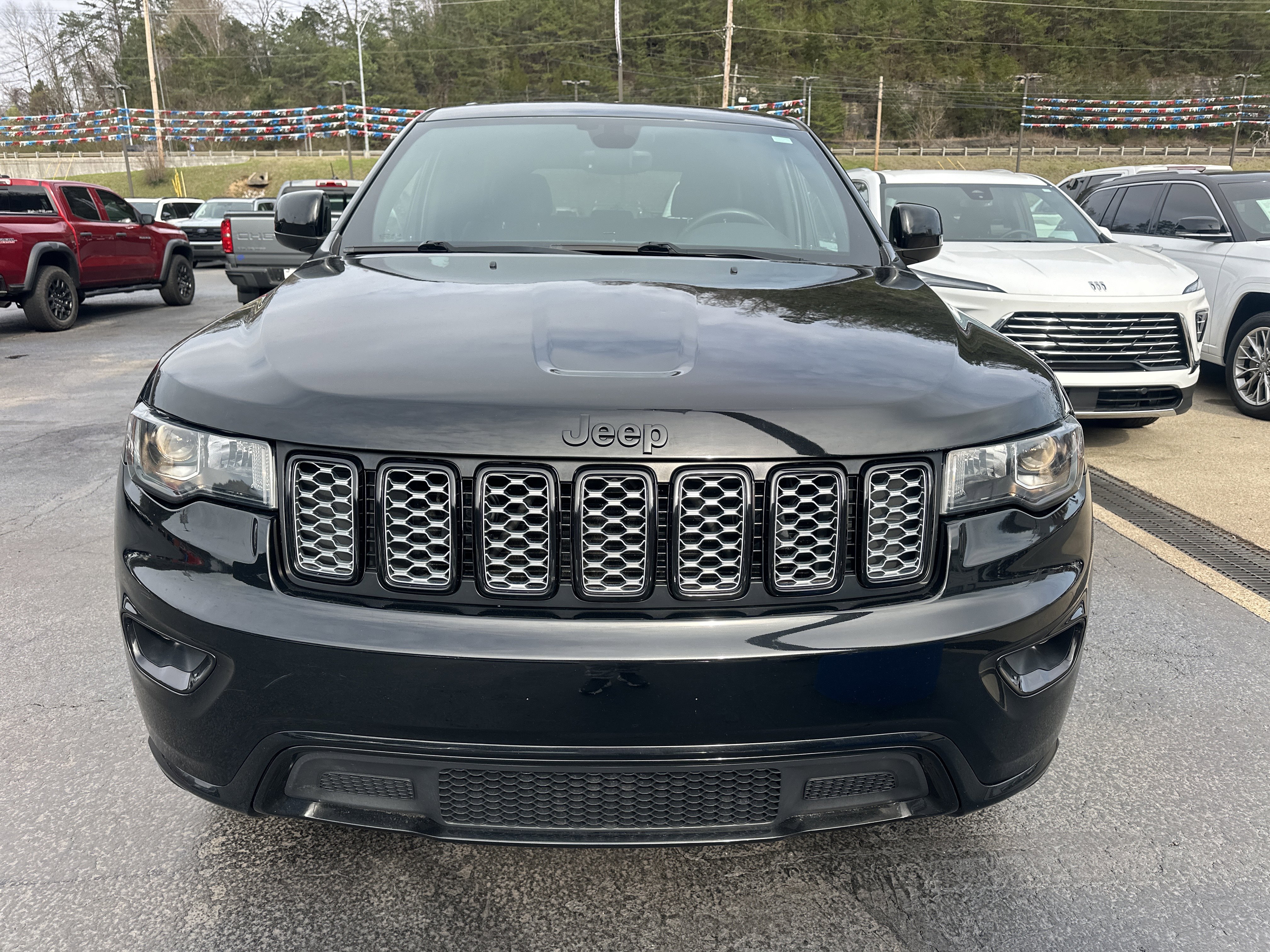 Used 2017 Jeep Grand Cherokee Altitude image 7